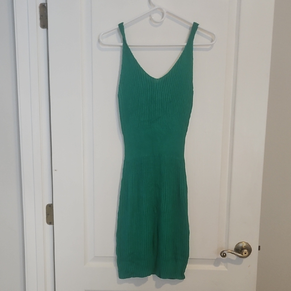 Elegant Green Sleeveless Dress
